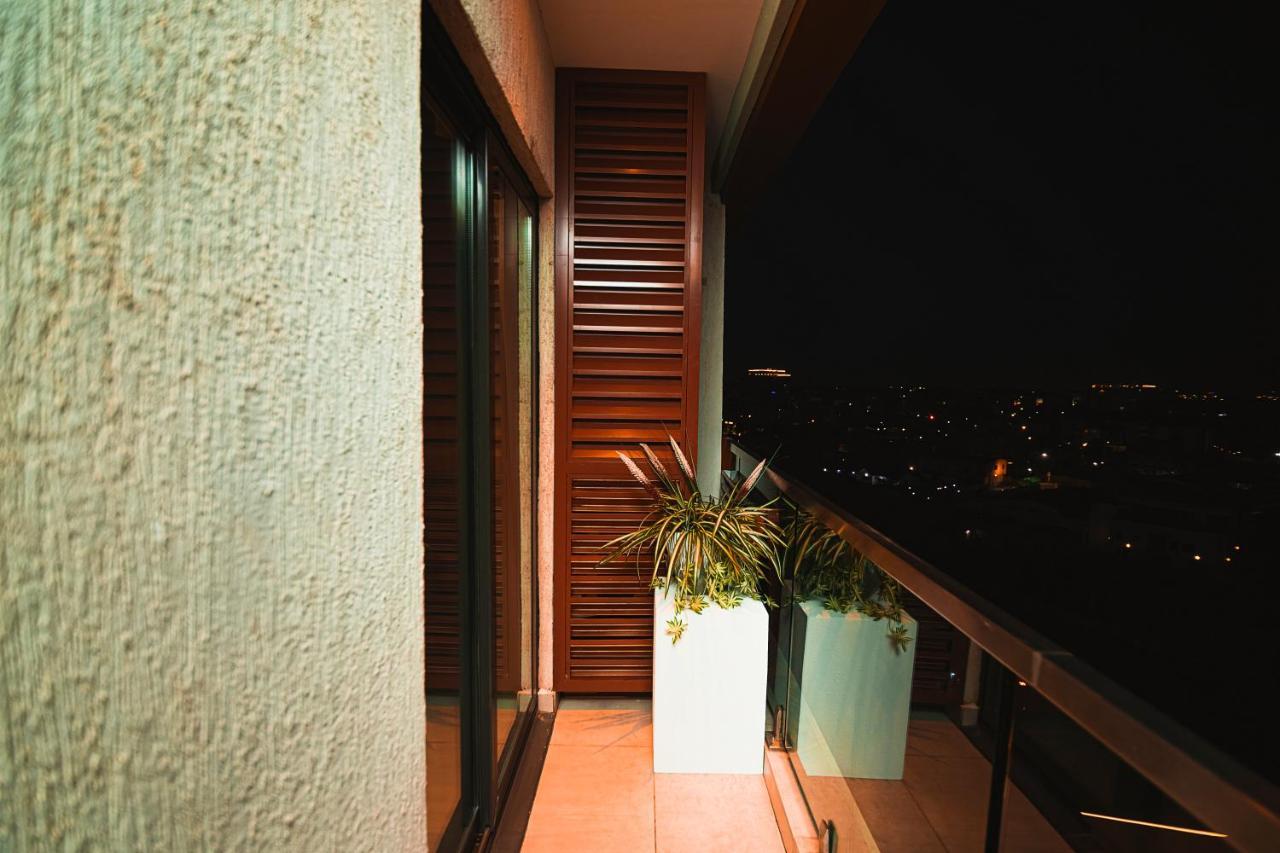אקרה Piano And Gold At The Signature, Tetteh Quarshie מראה חיצוני תמונה